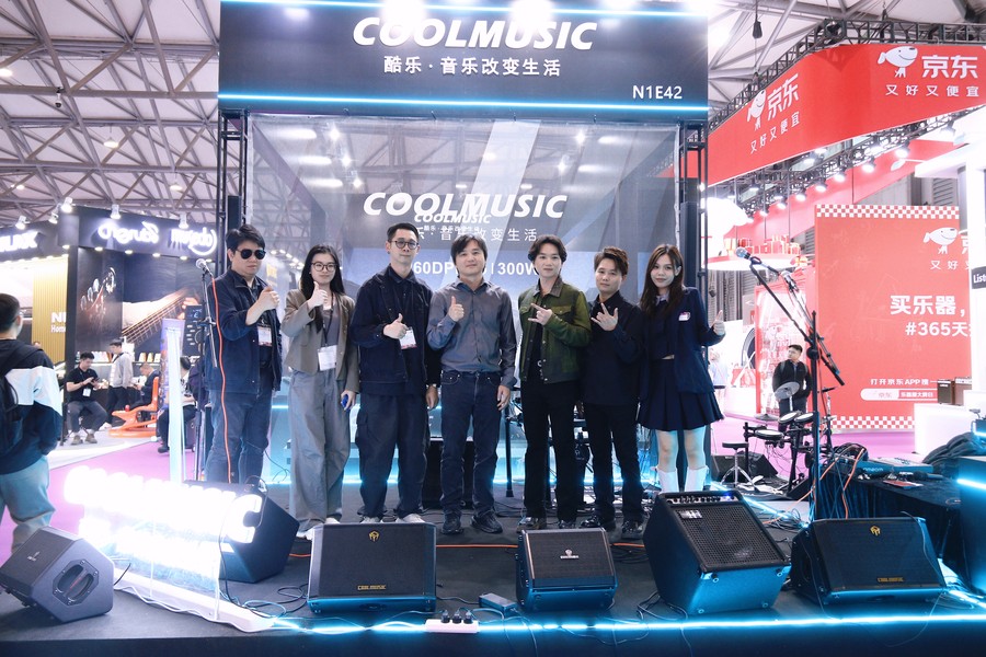 2025年10月上海乐展合照 (2).jpg